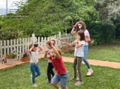   :      (Au pair)