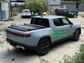      Rivian R1T  ,   ! -  3