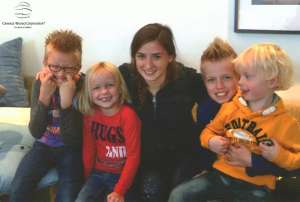    ͳ (Au pair) -  1