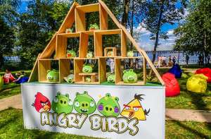    Angry Birds -  1