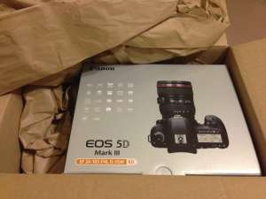 Canon EOS 5D Mark III SLR 22.3MP W / �������� EF24-105mm U - ����������� 1