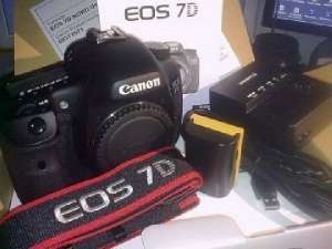 Canon EOS 7D Digital SLR Camera with Canon EF 28-135mm IS lens -  1