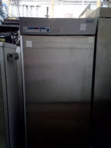 Продам профессиональный б/у холодильный шкаф для столовой - изображение 1