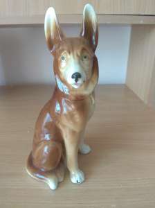 Продам фарфоровую статуэтку собачки, ГДР - изображение 1
