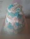 Перейти к объявлению: Свадебный 3-х ярусный торт в бело-голубых тонах с кружевом и каскадной веткой роз