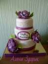 Перейти к объявлению: Свадебный 3-х ярусный торт цвета айвори с белыми кружевами и сиренево-фиолетовыми пионами